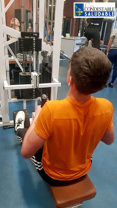 En forma en el gimnasio